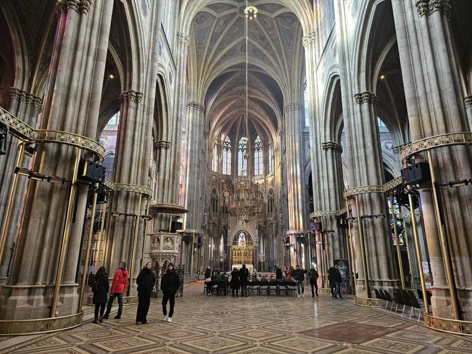 Biserica votivă, interior