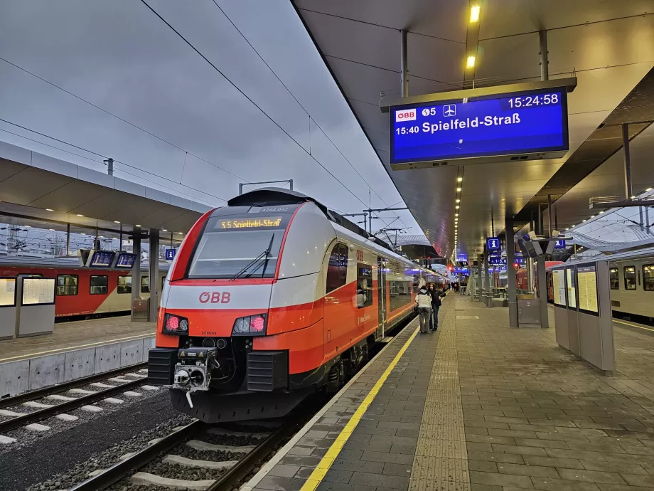 Linia de tren S5 spre Spielfeld și Aeroportul Graz