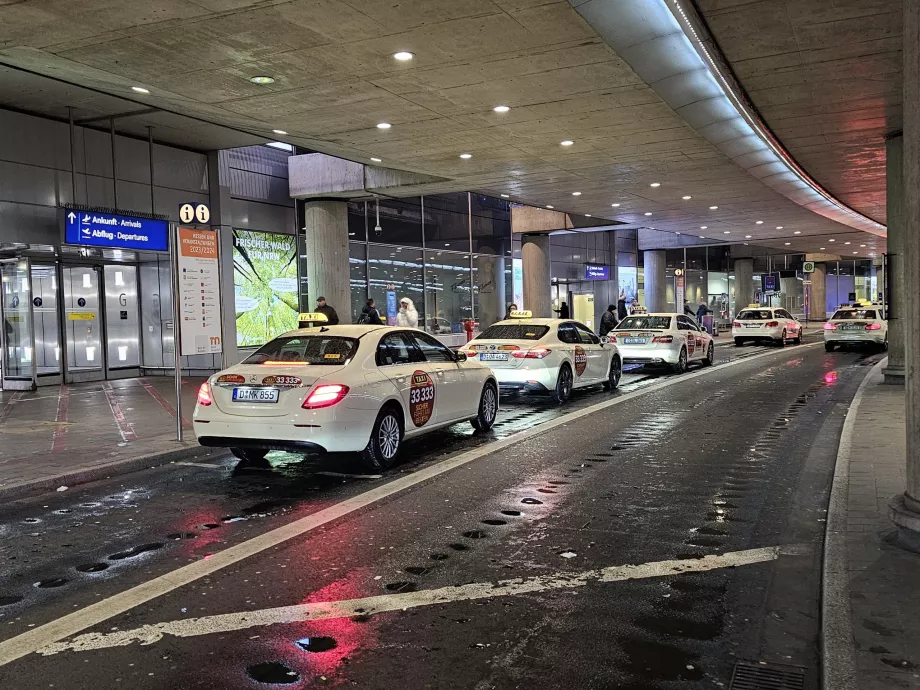 Taxi la Aeroportul DUS