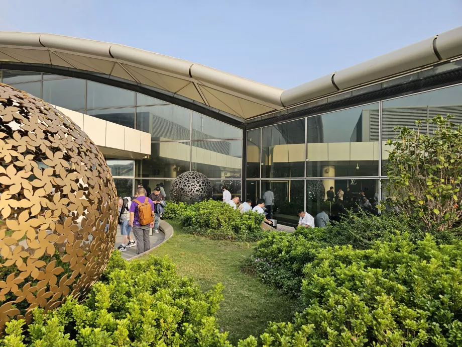 Sky Garden, Aeroportul HKG