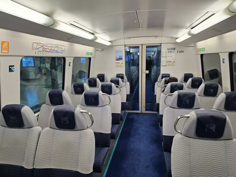 Interiorul trenului Airport Express