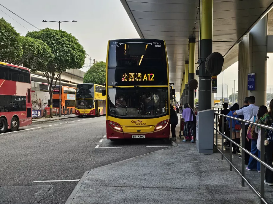 Autobuzul A12 la aeroport