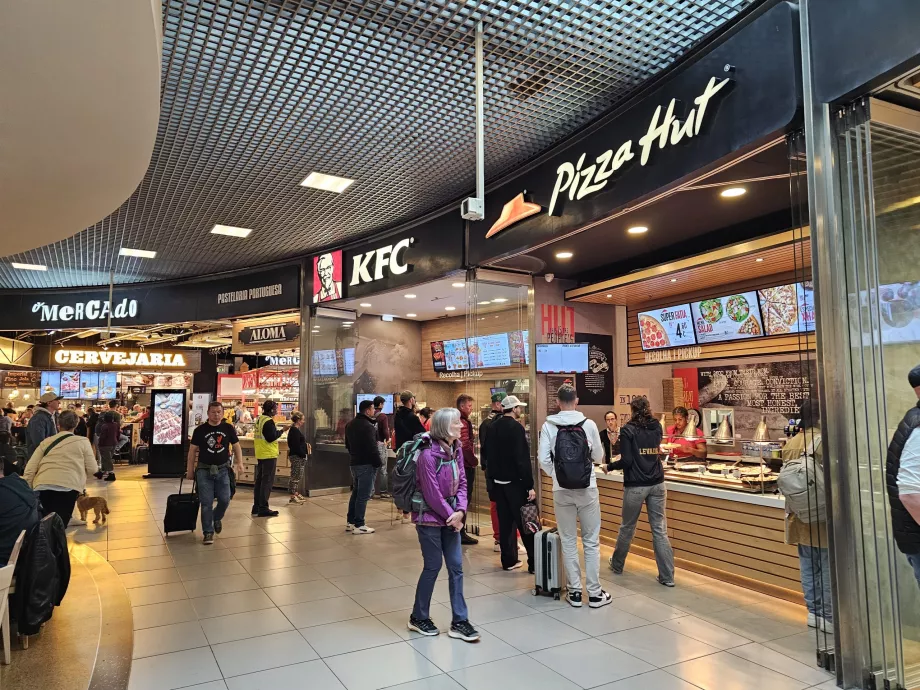 Fast food, zona de tranzit, aeroportul din Lisabona