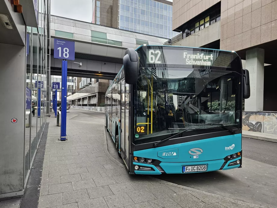 Stația de autobuz, terminalul 1, FRA