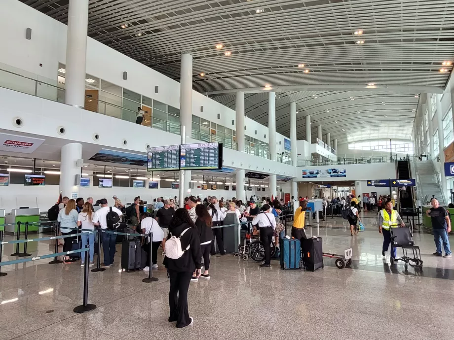 Sala de plecări a Aeroportului ANU