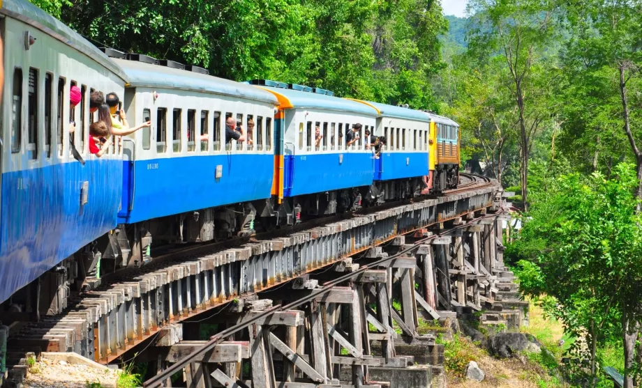 Tren thailandez