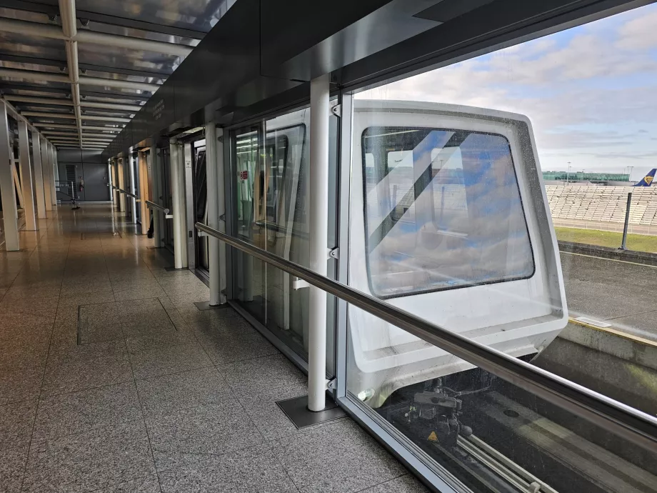 Tren automat, Aeroportul Stansted