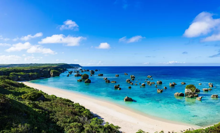 Plajă în Okinawa