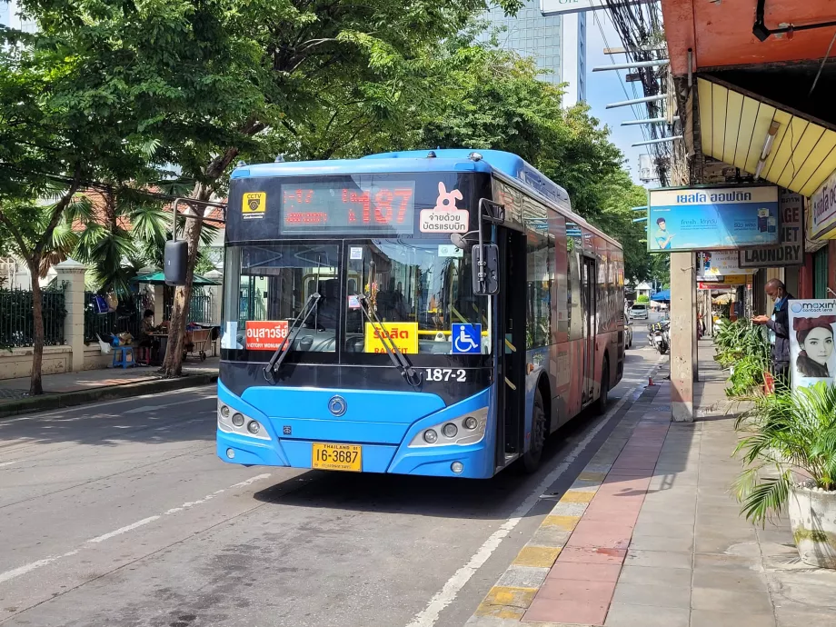 Autobuz cu aer condiționat