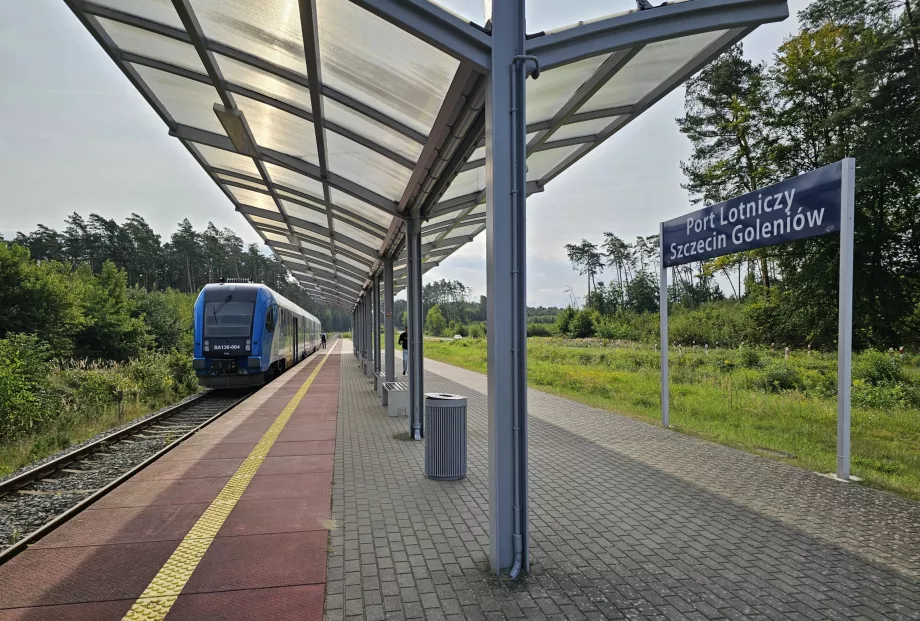 Tren către Aeroportul Szczecin