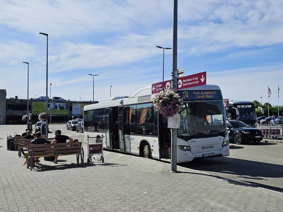 Autobuz navetă către gara Torp