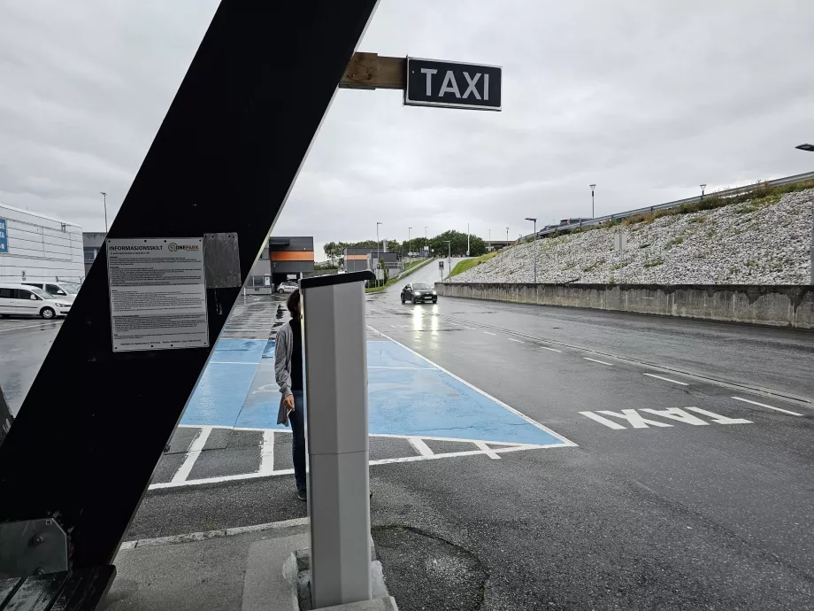 Stație de taxi, Aeroportul Molde