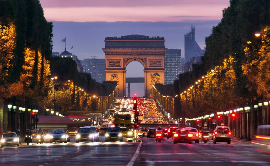 Champs Elysees noaptea