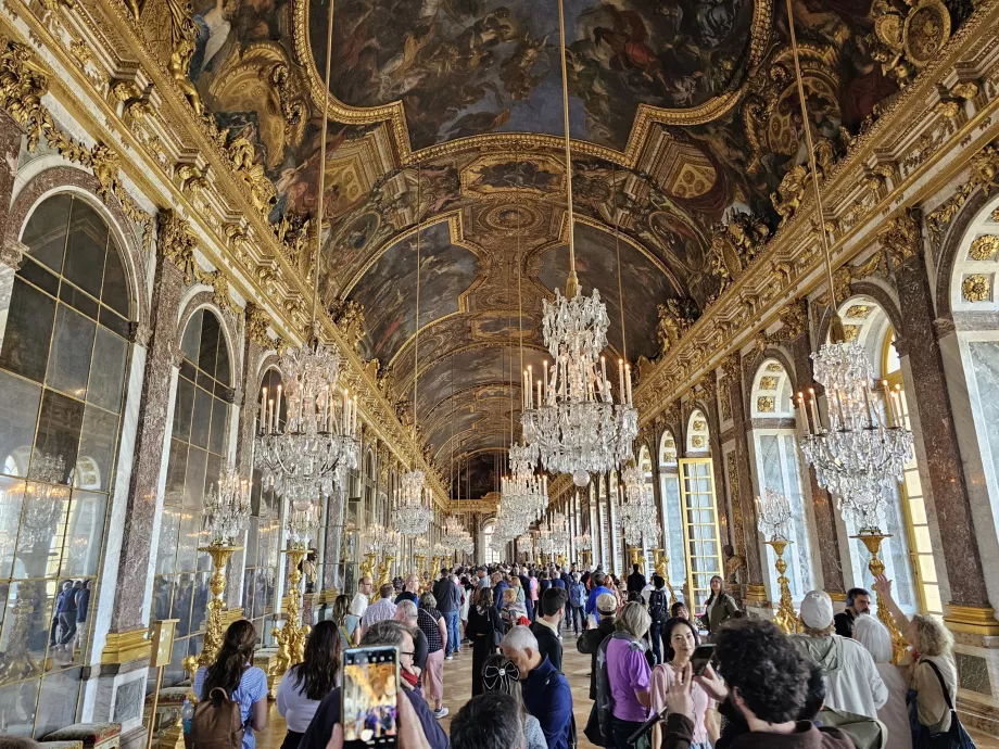 Sala oglinzilor de la Versailles