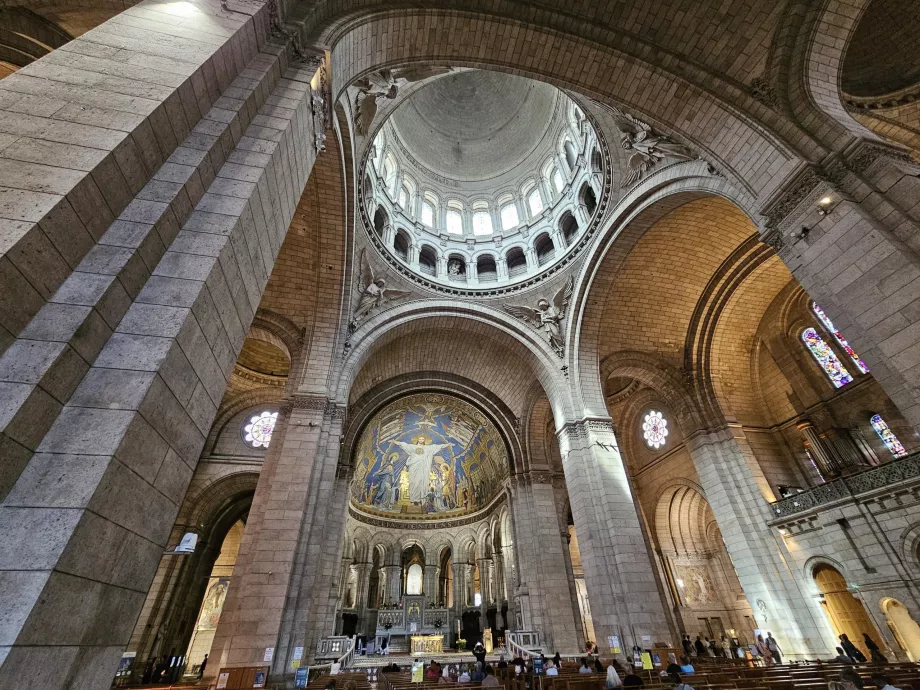 Interiorul Bazilicii Sacre Coeur