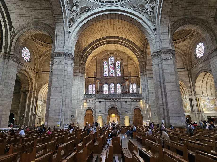 Interiorul Bazilicii Sacre Coeur