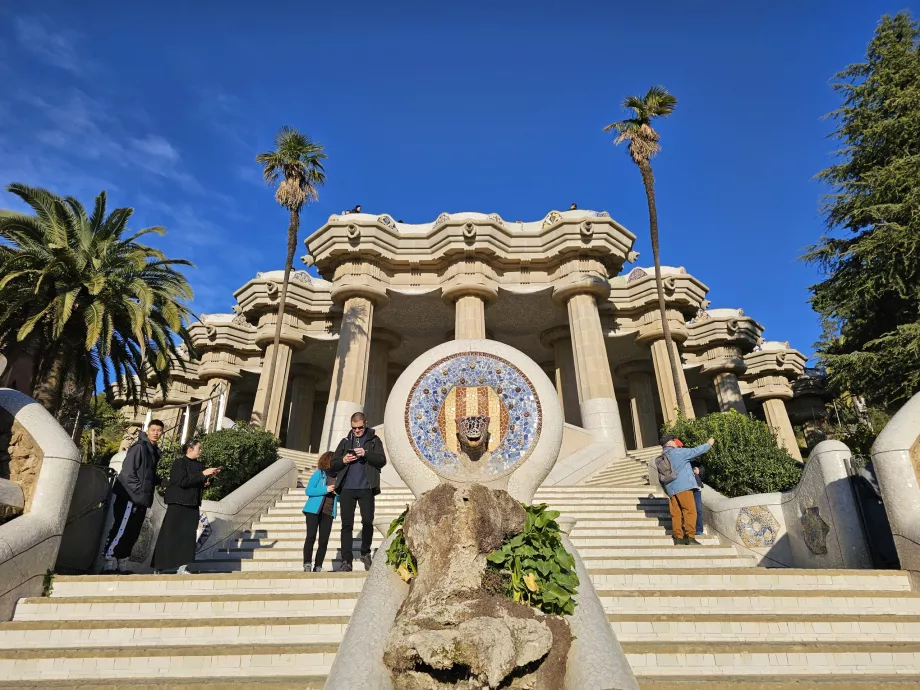 Parcul Güell, salamandră pe scări