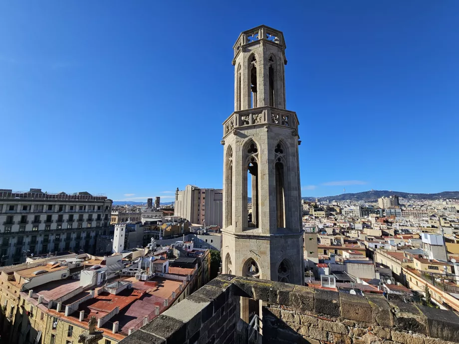 Vedere de pe acoperișul bisericii Santa Maria del Mar