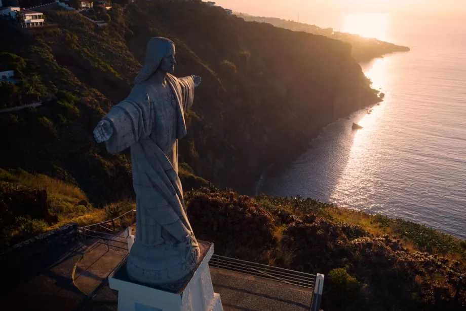 Statuia lui Hristos în Garajau