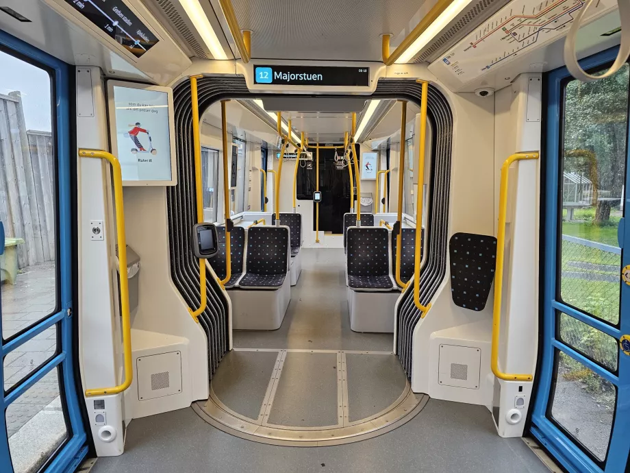 Interiorul tramvaiului