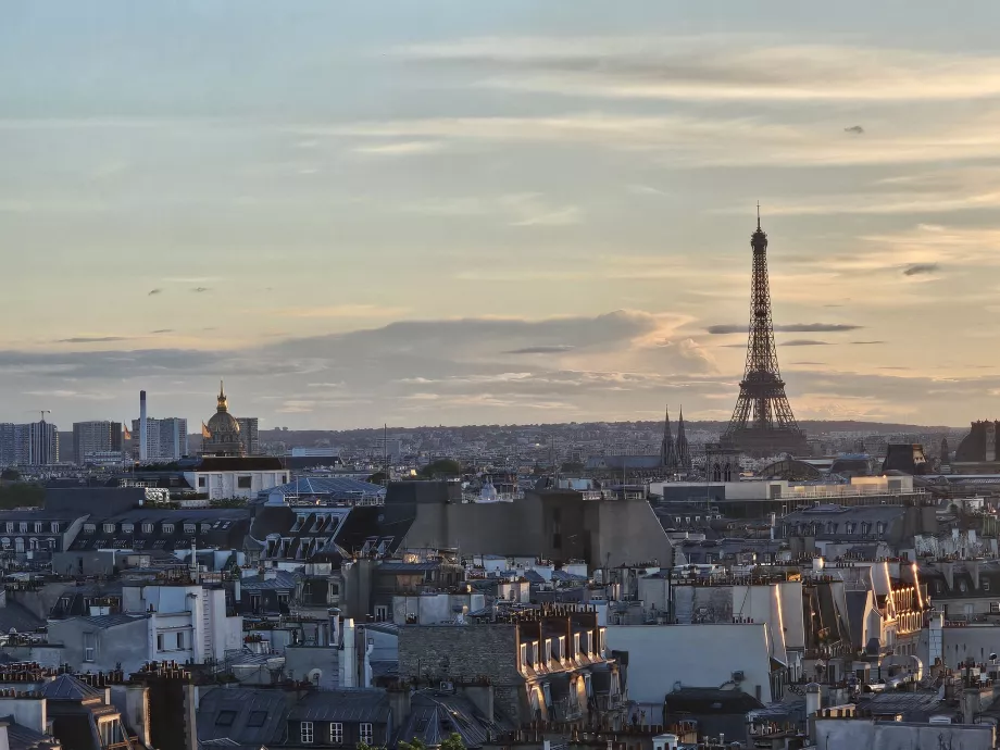 Vedere a Turnului Eiffel de la Centrul Pompidou