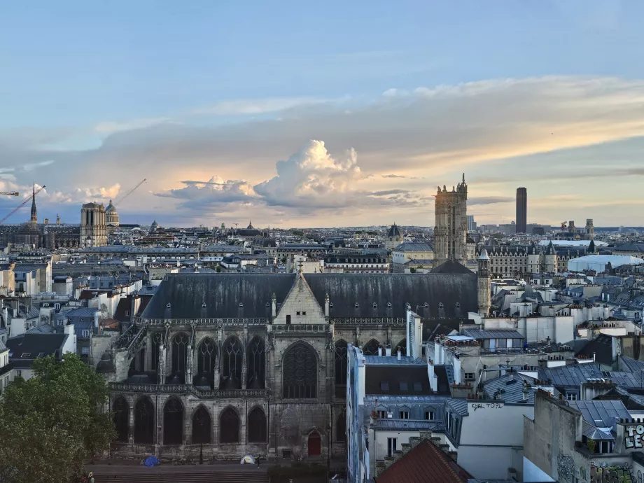 Vedere a Notre-Dame de la Centrul Pompidou