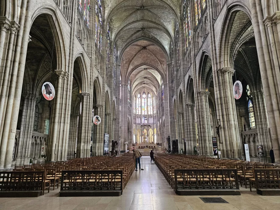 Saint Denis, interiorul bazilicii