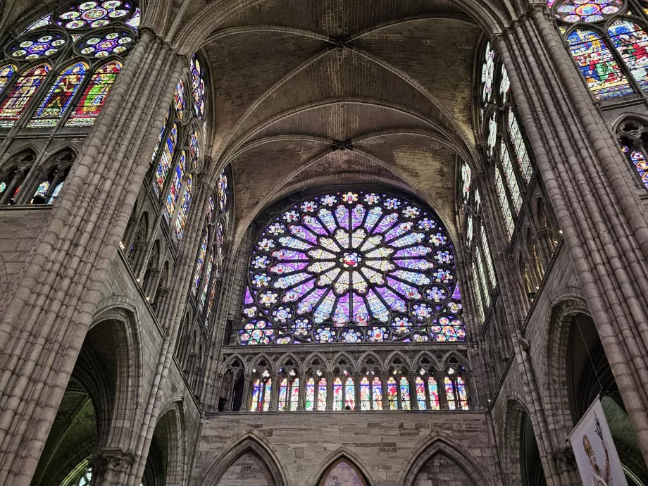 Ferestre cu vitralii în Saint-Denis