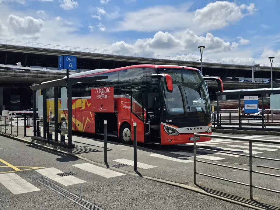 Autobuz către Disneyland, Terminalele 2E și 2F