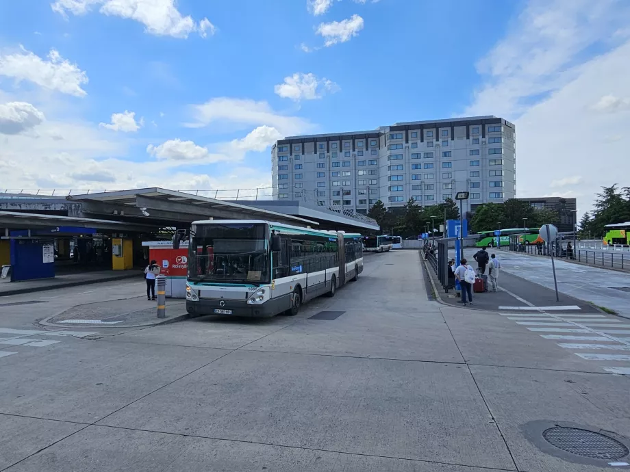 Autobuze spre centrul Parisului (platforma E)