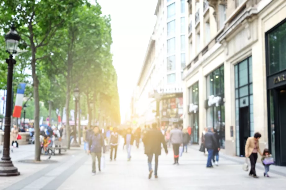 Cumpărături pe Champs-Élysees