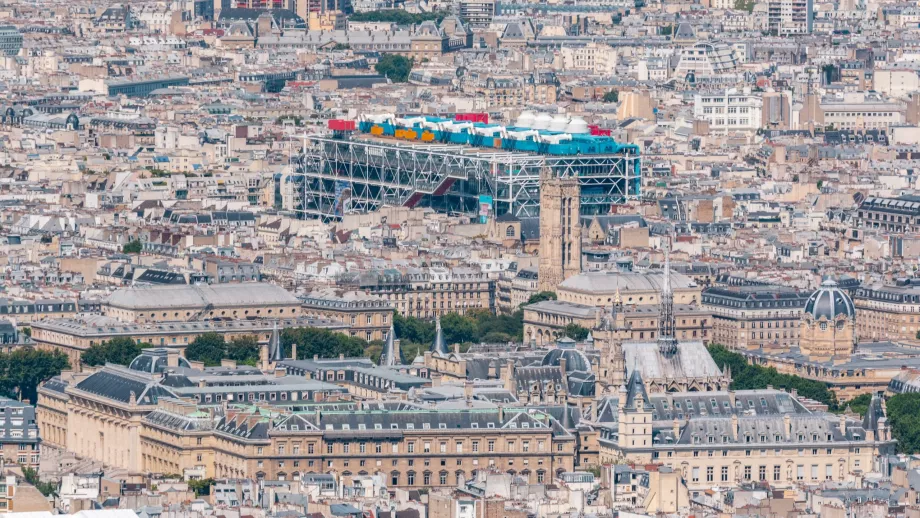 Centrul Pompidou din Turnul Eiffel