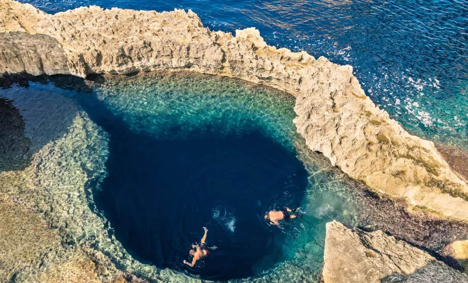 Blue Hole pentru o mare calmă