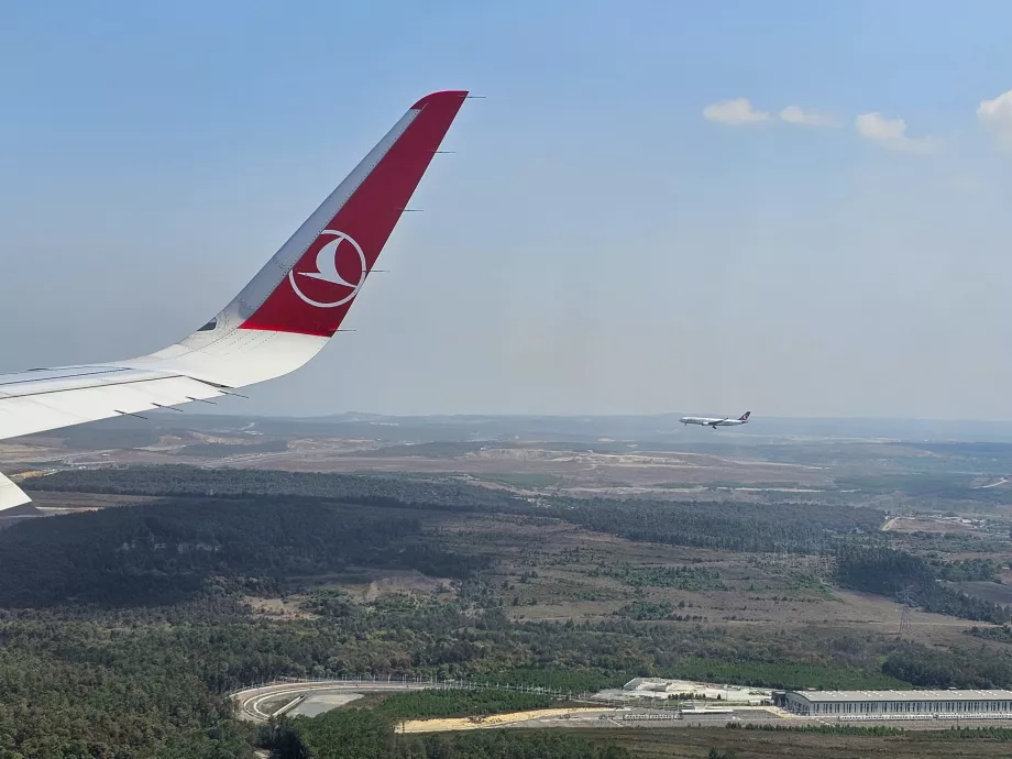 Turkish Airlines aterizare paralelă