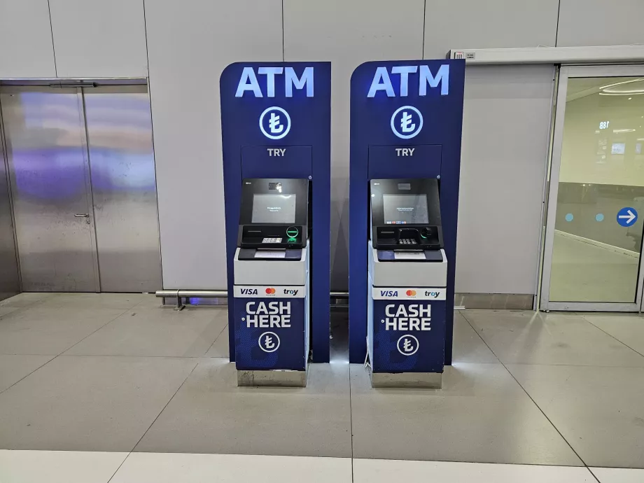 ATM-uri cu comisioane mari