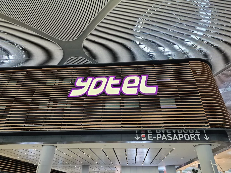 Yotel, parte publică