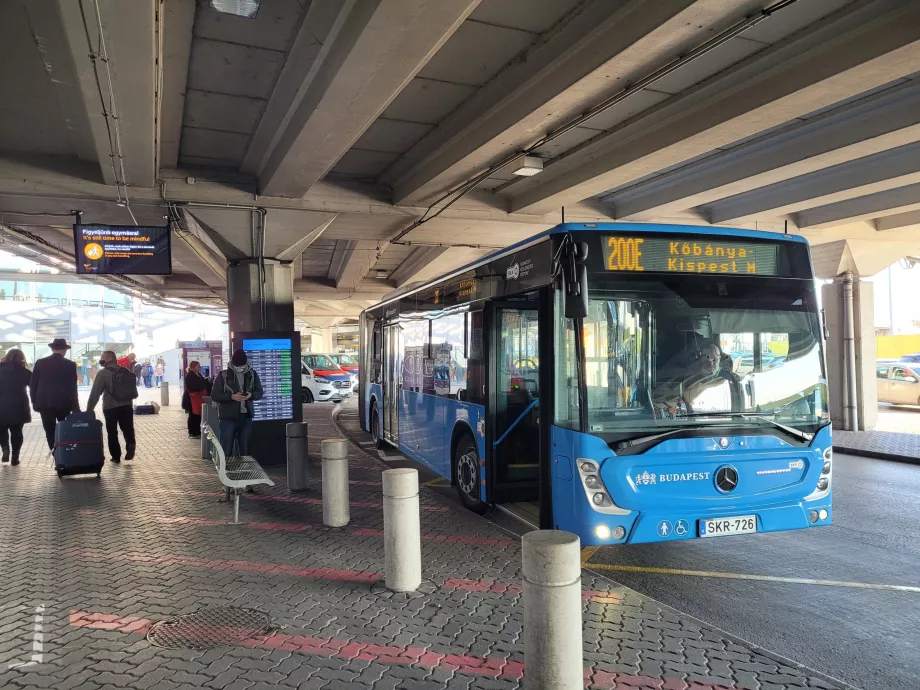 Stație de transport public la aeroport