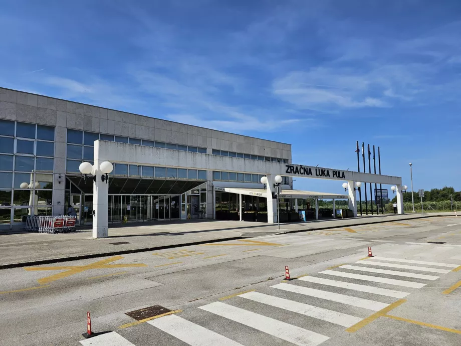 Terminalul Aeroportului Pula