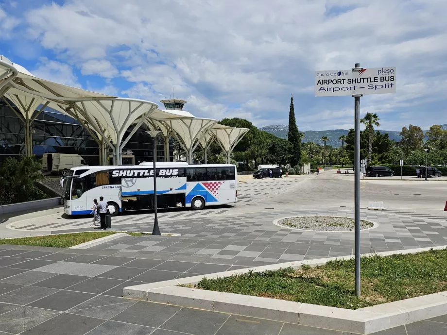 Stație autobuz navetă