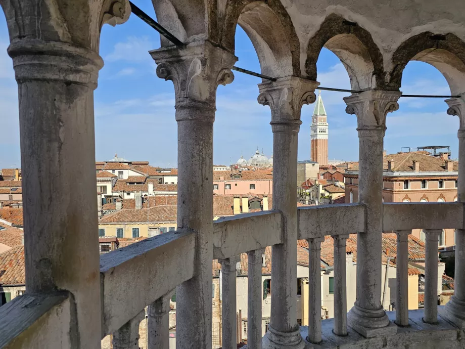 Vedere din Palazzo Contarini del Bovolo