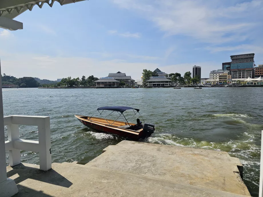 Transport către Kampong Ayer