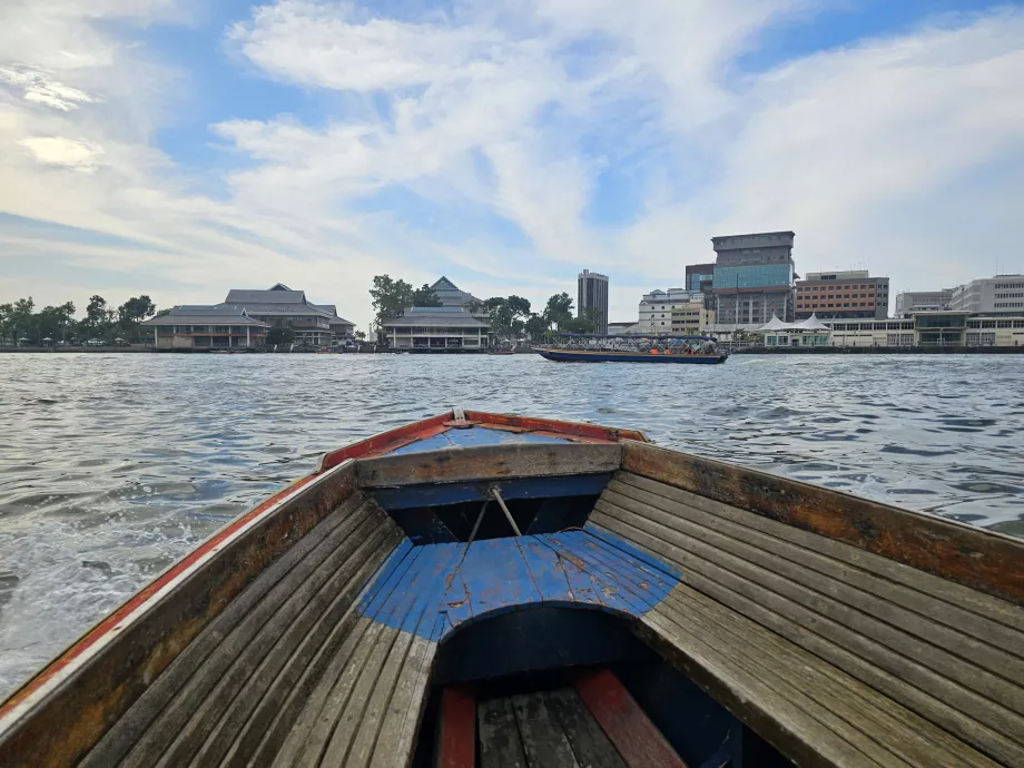 Călătoria cu barca din Kampong Ayer