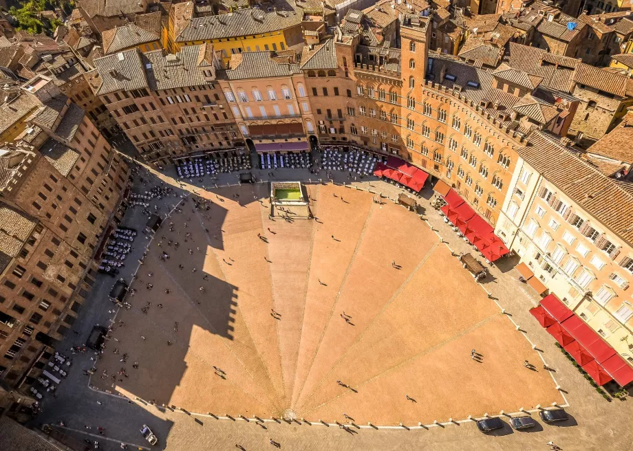 Vedere la Piazza del Campo