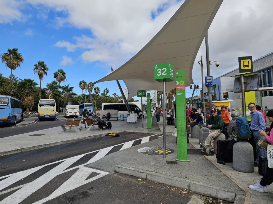 Stație de autobuz în direcția Santa Cruz și Los Cristianos