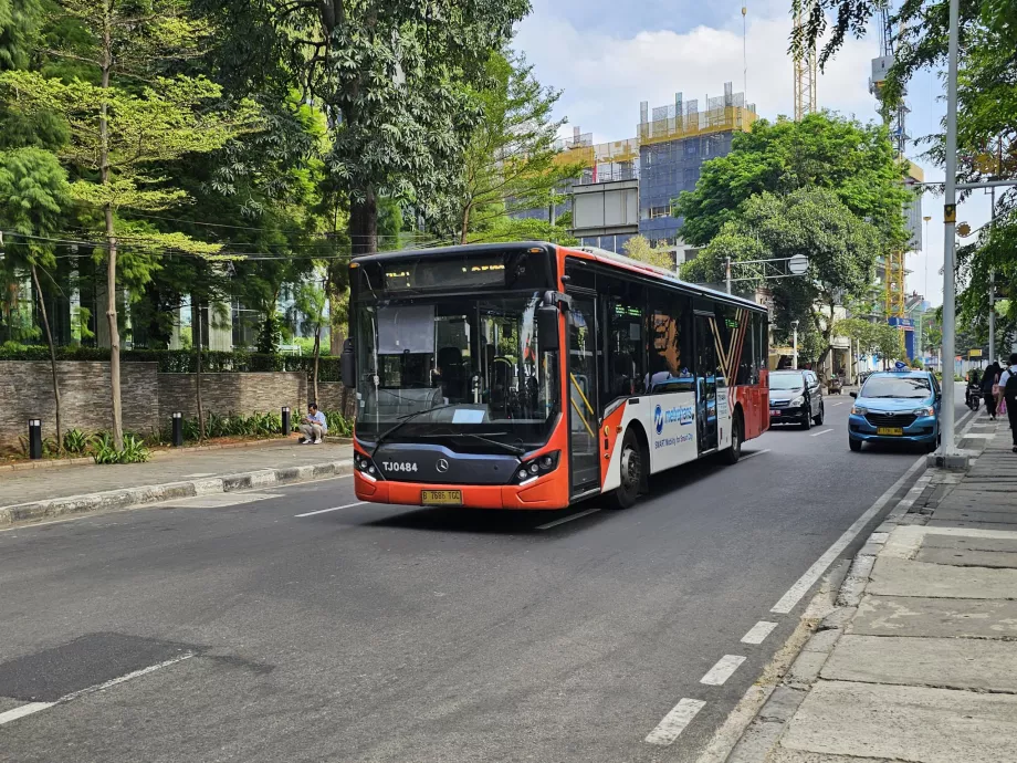 Autobuze roșii și albe mai lente