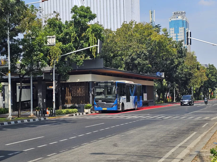 Autobuzele TransJakarta