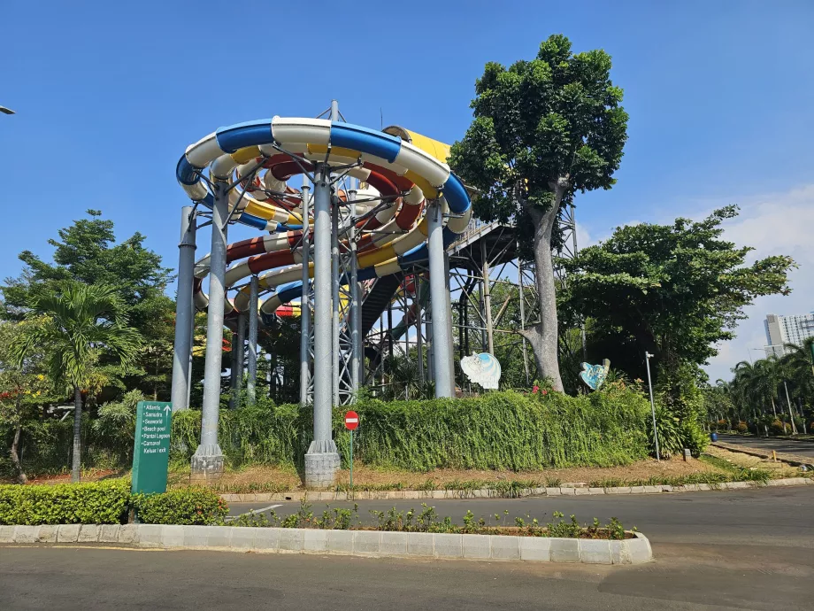 Tobogane în Parcul Ancol