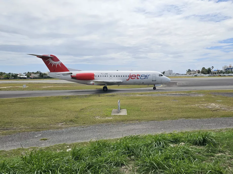 Fokker F70, Aeroportul SXM