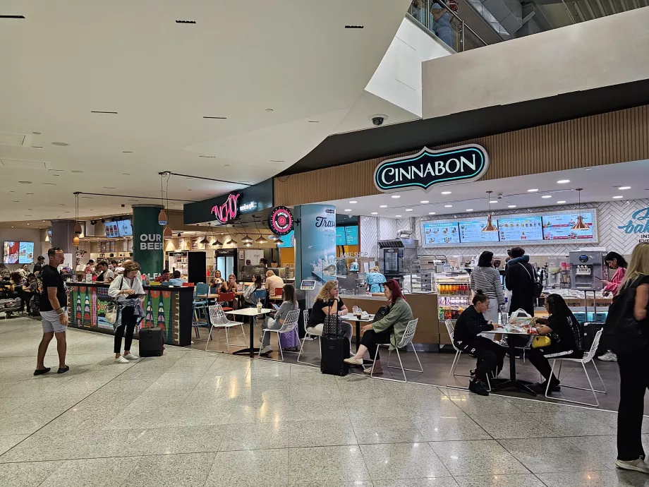 Cinnabon, zona publică, check-in