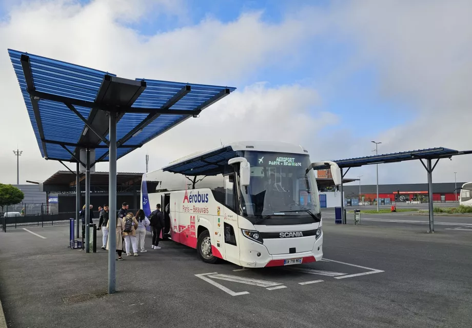 Autobuz spre centrul Parisului